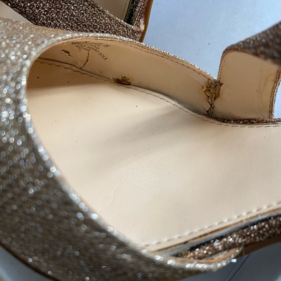 JESSICA SIMPSON - GOLD HEELS - Picture 5 of 5